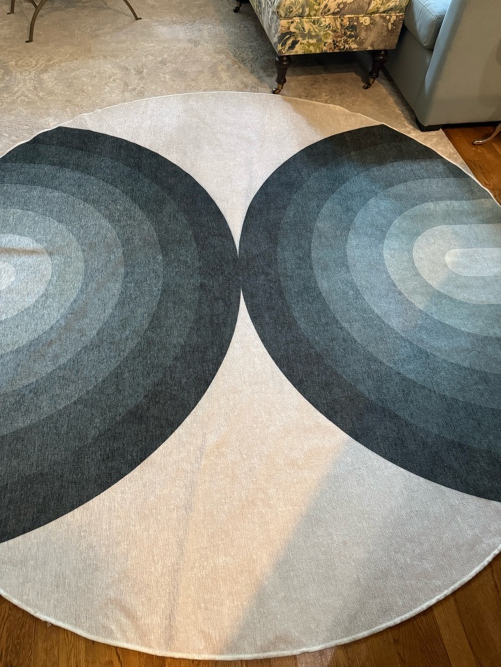 Ruggable Modern Round washable rug in Green and Cream 8 ft